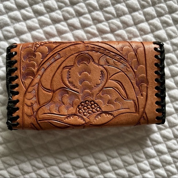 Vintage 1970’s Hand tooled leather folding key/card holder. Never used. - Picture 2 of 4